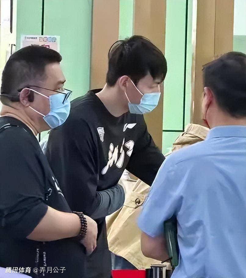 当被同学们问到有什么人生经验可以分享时，吴孟达老师认真分享：;每一个阶段都有不同的想法，但我希望大家无论做什么，都始终做到义诚心正