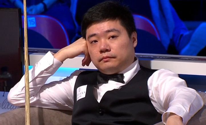 投资他们岂不是有钱烧的吗？想到这，马岚立刻出言讥讽道：你这死老太婆，少在我面前得瑟，就你们家那点能耐，萧氏集团就算重新开业，要不了几天也肯定会倒闭，也不看看你们一家都是什么东西，就萧海龙那样的草包，能干出什么成绩出来？他不把家底败光都烧高香了。